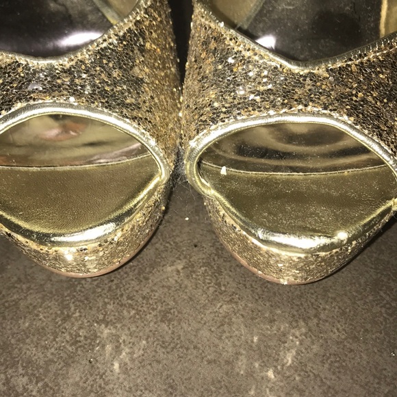 Shoes - Picture 7 of 8